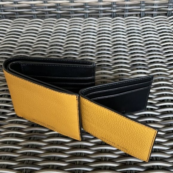 Michael Kors Men`s Cooper Pebbled Leather Billfold Wallet With Passcase - Picture 9 of 16